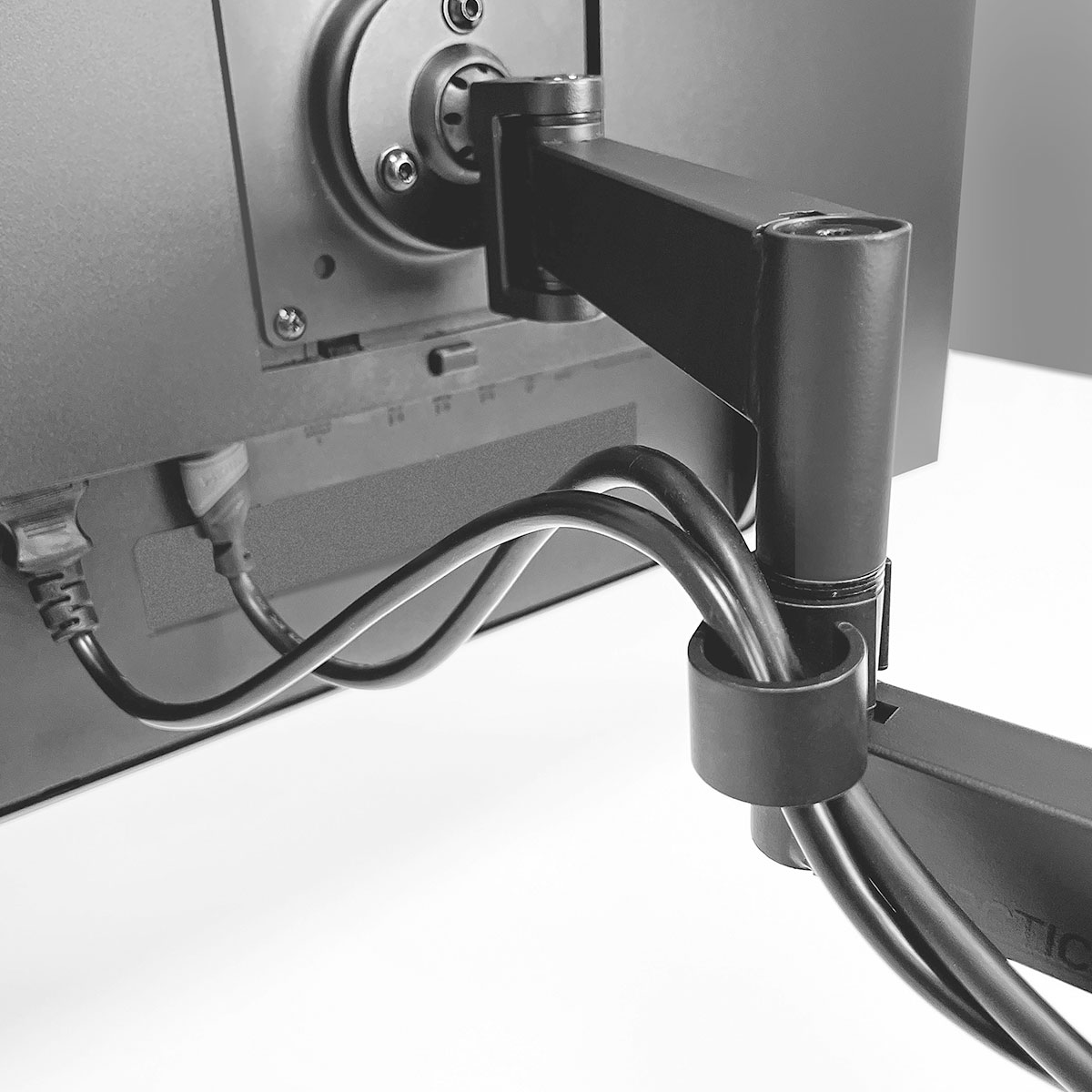 With the X1, tangled cables around monitors are a thing of the past